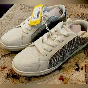 Girls Steve Madden sneakers nwt size 5